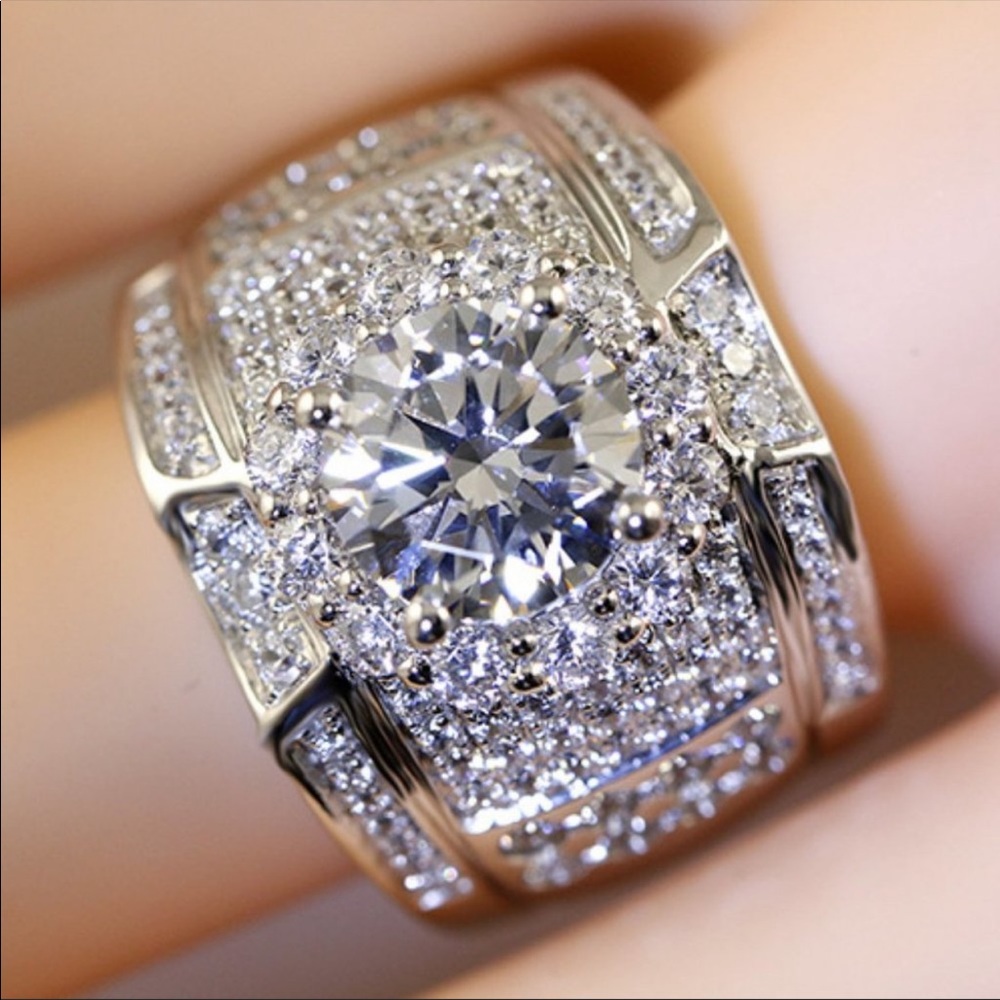 New Luxury 925 Silver Diamond Ring - Picture 3 of 6
